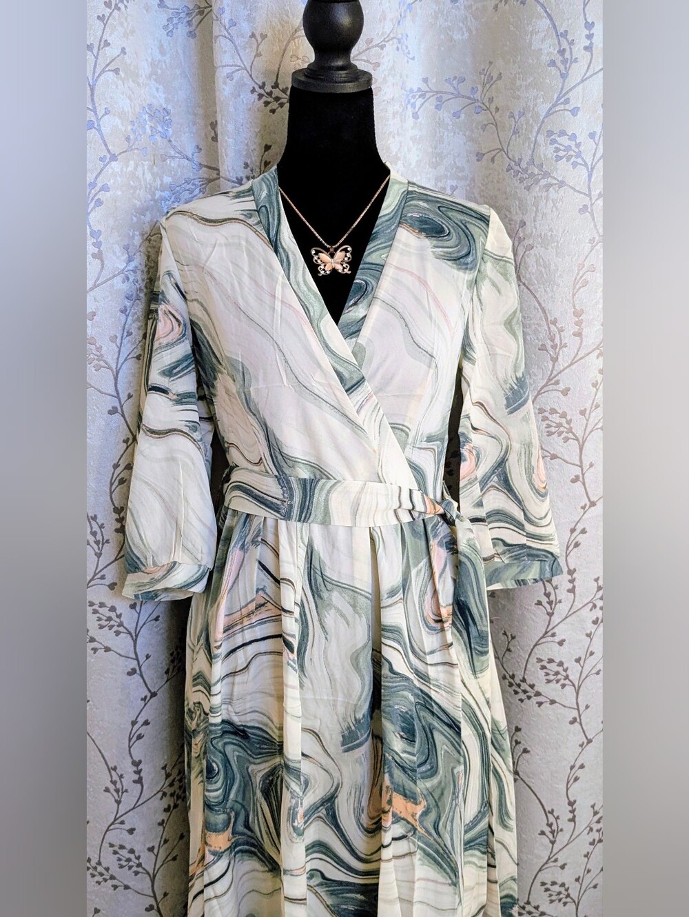 Dress - Picture 6 of 7